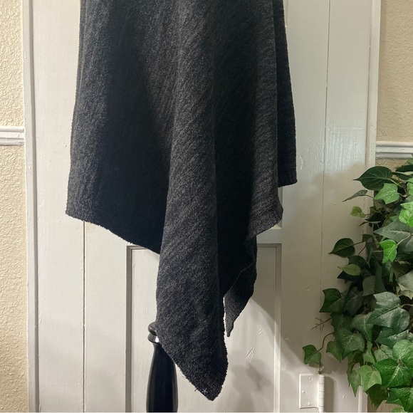 Barefoot Dreams Cozy Chic One Size Plus Asymmetrical Poncho - Picture 12 of 14